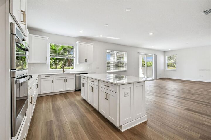 Property Photo: 7571 Hawkstone Drive FL 34241