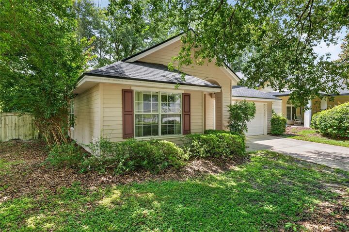 Property Photo: 9437 SW 31st Lane FL 32608