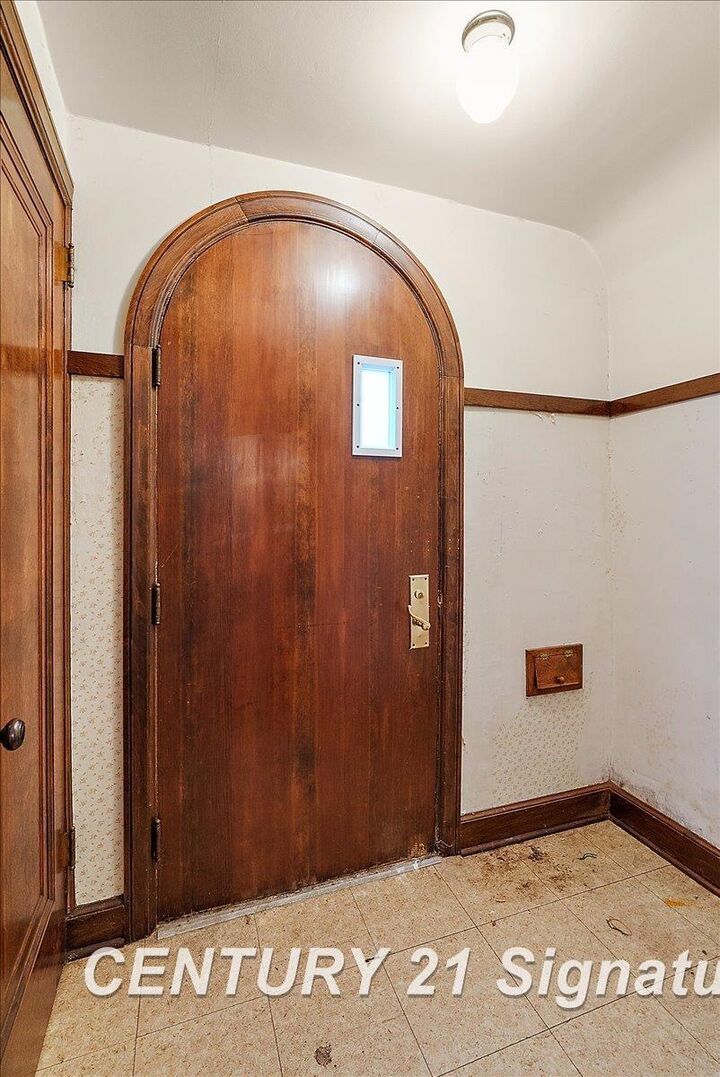 Property Photo:  1313 W Hazelhurst Street  MI 48220 