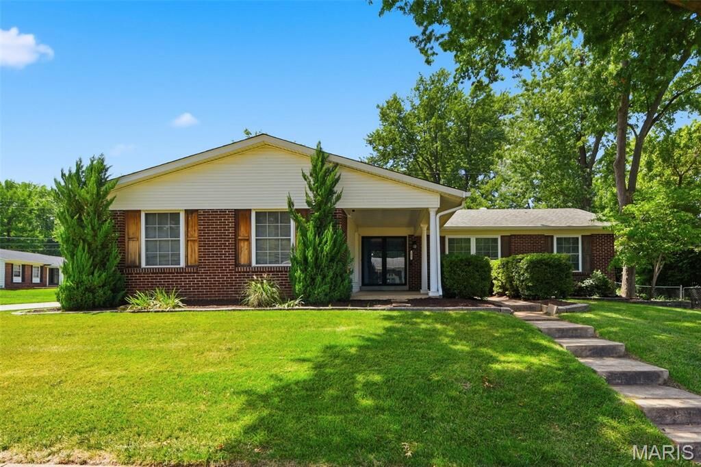Property Photo: 1843 Redcoat Drive MO 63043