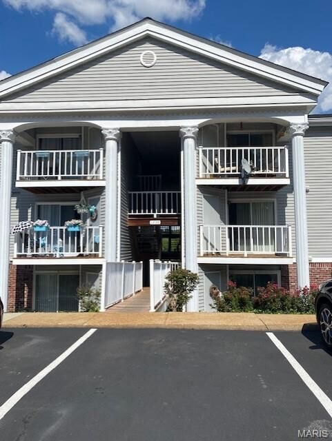 Property Photo:  1239 Creve Coeur Crossing Lane F  MO 63017 
