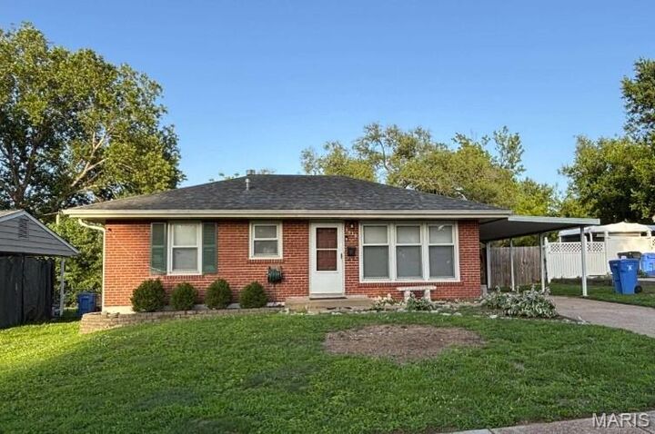Property Photo: 1710 Clover Lane MO 63031