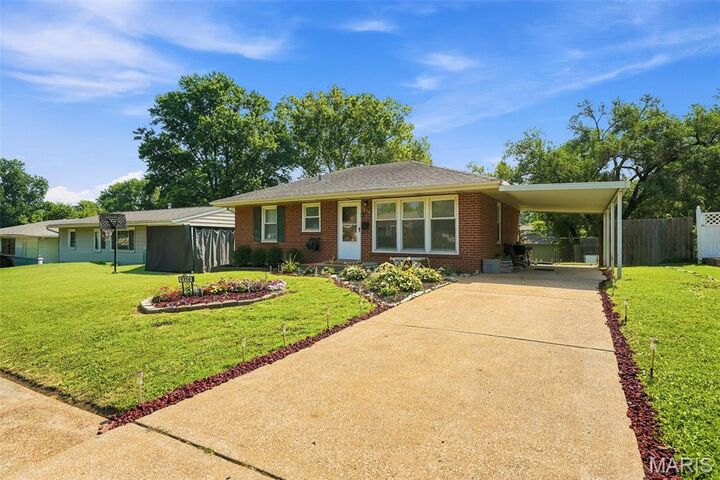 Property Photo: 1710 Clover Lane MO 63031