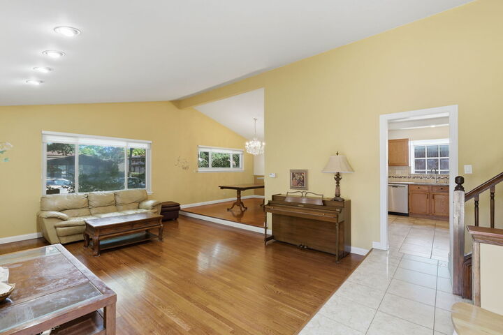 Property Photo: 613 Leamington Avenue IL 60091