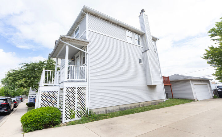 Property Photo: 4257 N Kolmar Avenue IL 60641