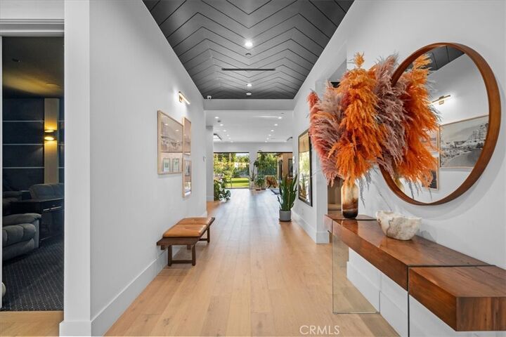 Property Photo: 16702 La Maida Street CA 91436
