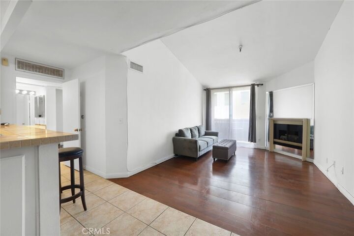 Property Photo: 5143 Bakman 417 CA 91601