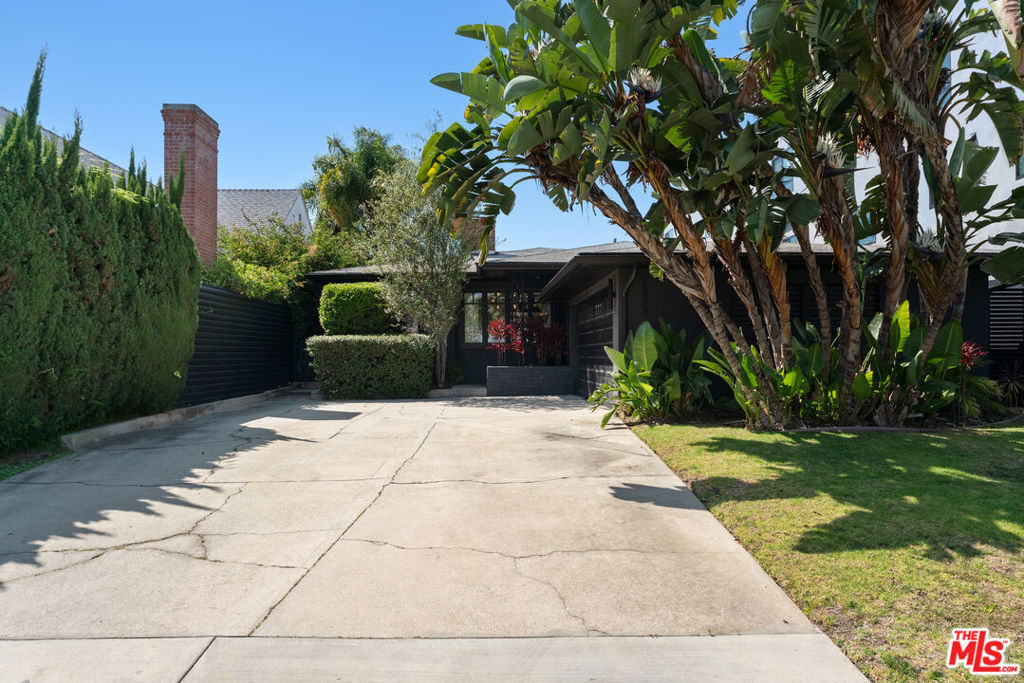 Property Photo: 1903 Preuss Road CA 90034