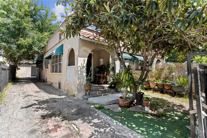 Property Photo:  1154 1156 N Wilton Place  CA 90038 