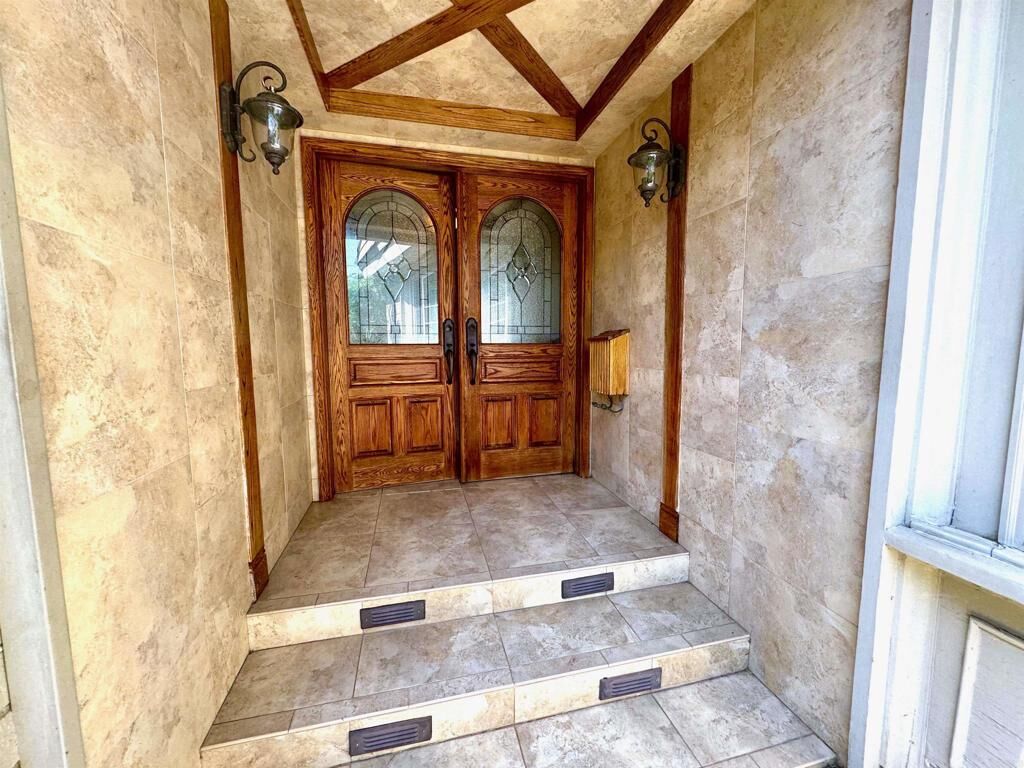 Property Photo:  13545 Caravel Place  CA 90703 
