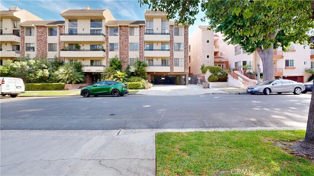 Property Photo: 14569 Benefit 102 CA 91403