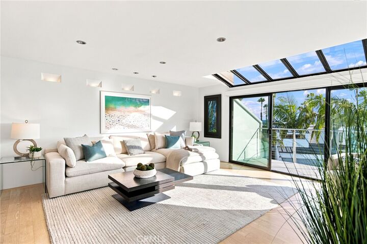 Property Photo:  28 Sea Colony Drive  CA 90405 