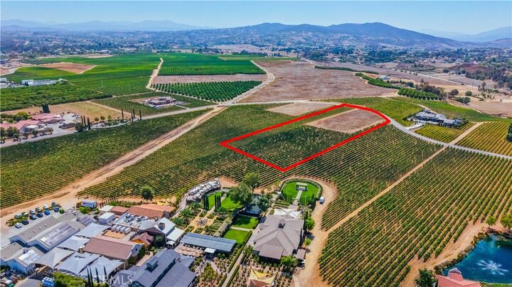 Property Photo:  34980 Via Del Ponte  CA 92592 