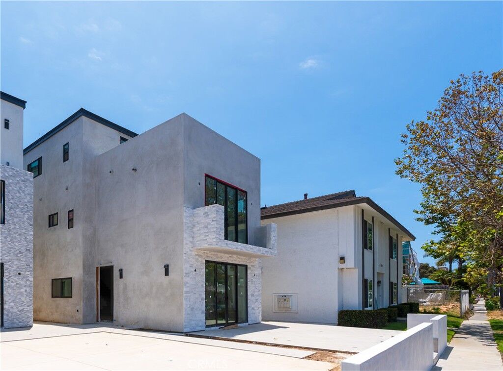 Property Photo:  418 20th  CA 92648 