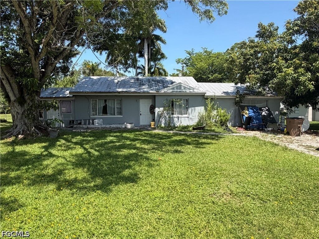 Property Photo: 324 New York Drive FL 33905