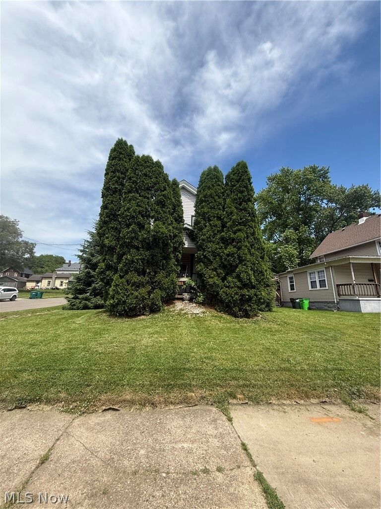Property Photo: 804 Erie Street S OH 44646