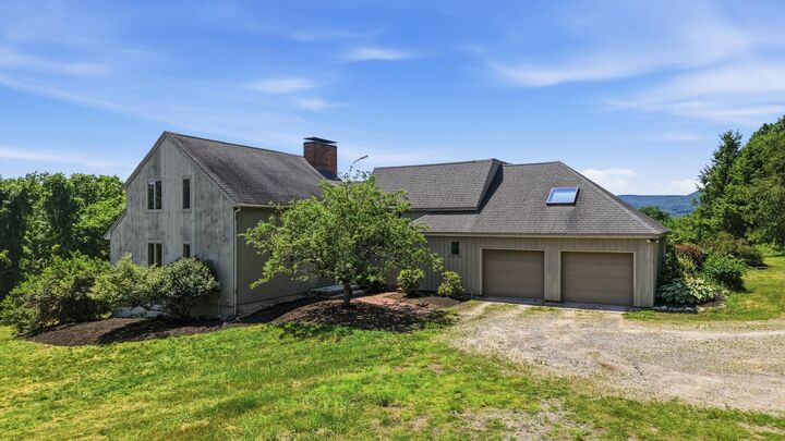 Property Photo:  29 Stiles Farm Road  NH 03086 