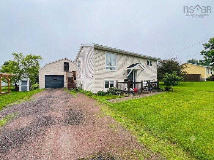21 Snowden Avenue — photo 1