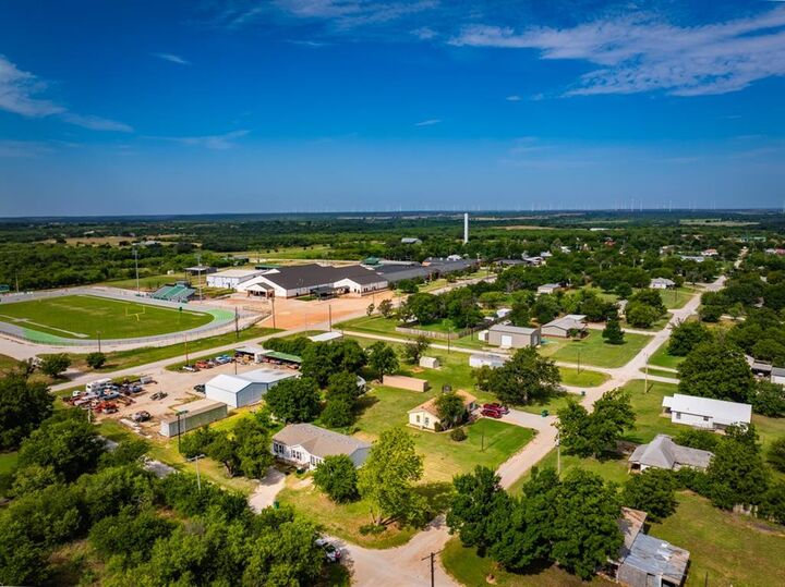 Property Photo: 902 Commerce Street TX 76372