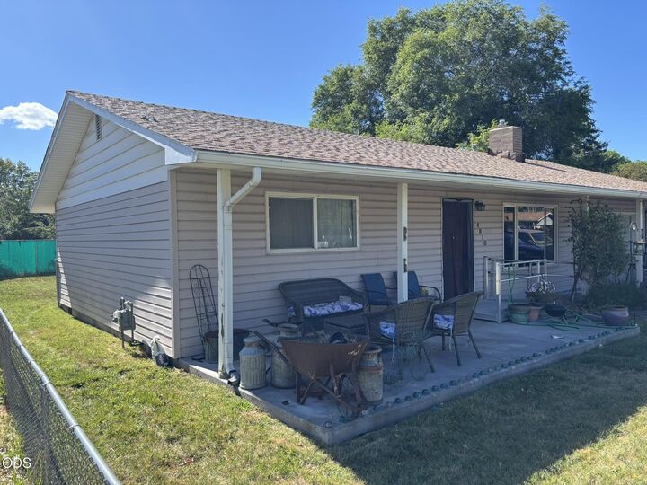 Property Photo: 4810 Derby Place OR 97603