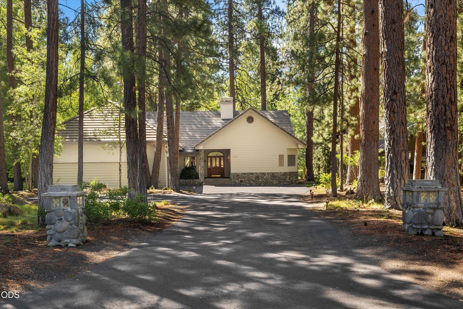 Property Photo: 60726 Golf Village Loop OR 97702