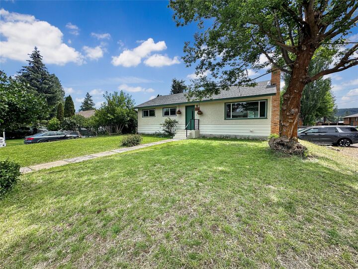 Property Photo: 456 Mayne Avenue BC V0X 1W0