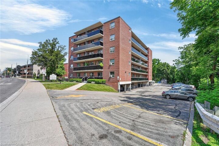 2373 King Street E 52 — photo 1