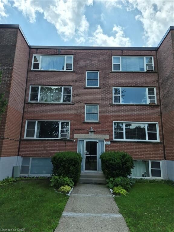 Property Photo:  2422 New Street 9  ON L7R 1J6 
