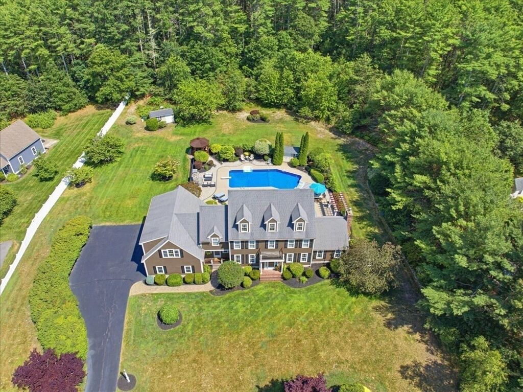 Property Photo: 37 Wyndemere Ct MA 02360