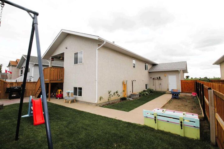 Property Photo: 1110 25 Avenue AB T1M 1N4