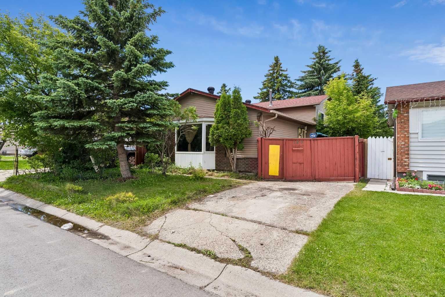 Property Photo: 189 Whitaker Close NE AB T1Y 5K2
