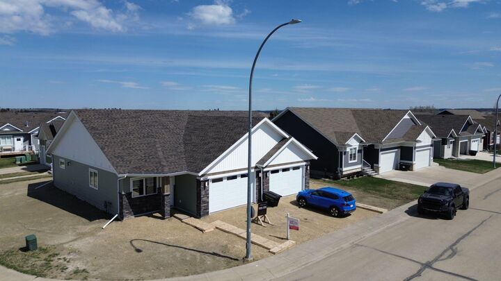 Property Photo:  4940 Beardsley Avenue  AB T4L 0G4 