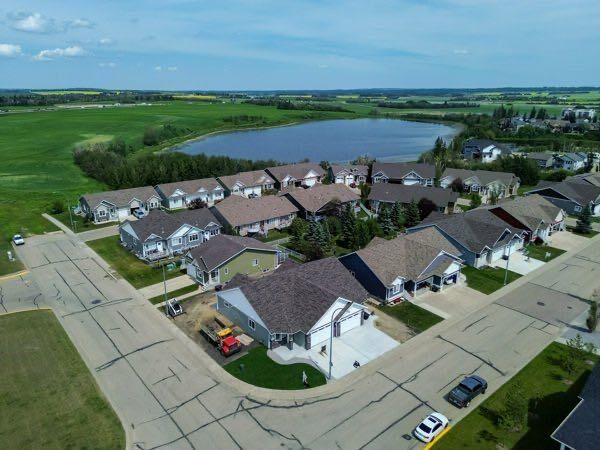 Property Photo: 4940 Beardsley Avenue AB T4L 0G4