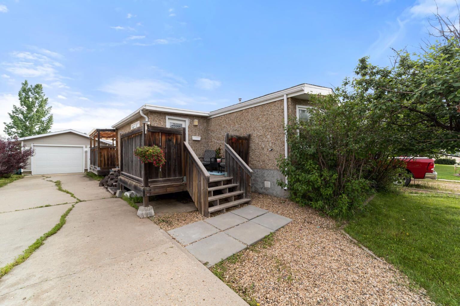 Property Photo:  4906 55 Avenue  AB T4V 4J2 