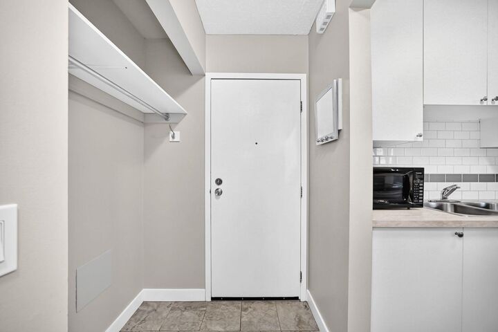 Property Photo:  11415 8 Street SW 1  AB T2W 2N4 