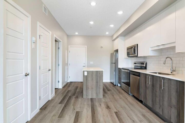 Property Photo: 1605 17 Street SE 223 AB T2G 2L7