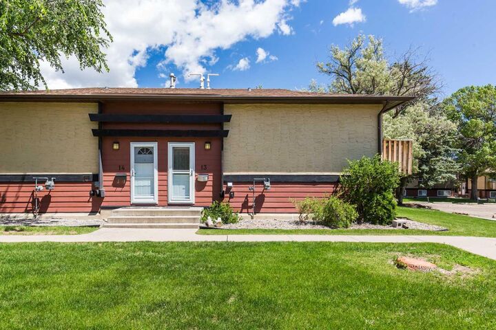 Property Photo:  5 Acadia Road W 13  AB T1K 4C1 