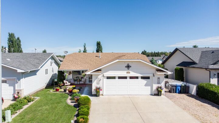 Property Photo: 4510 54A Avenue Crescent AB T4G 1X8