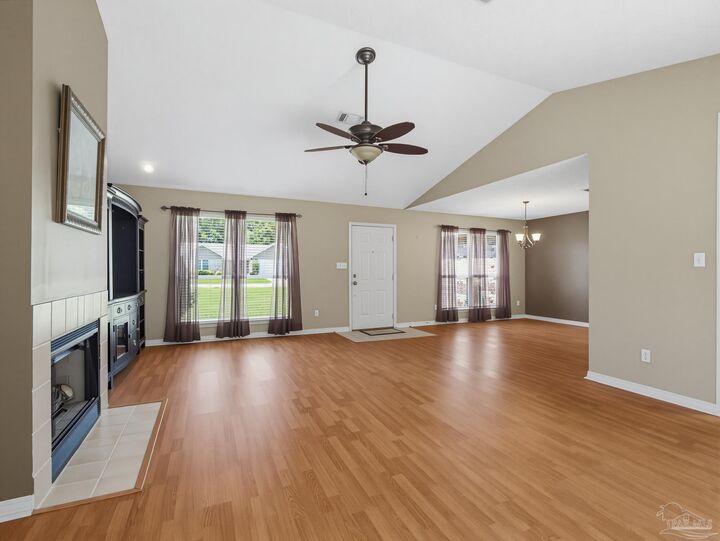 Property Photo: 3740 Cornerbrook Dr FL 32570