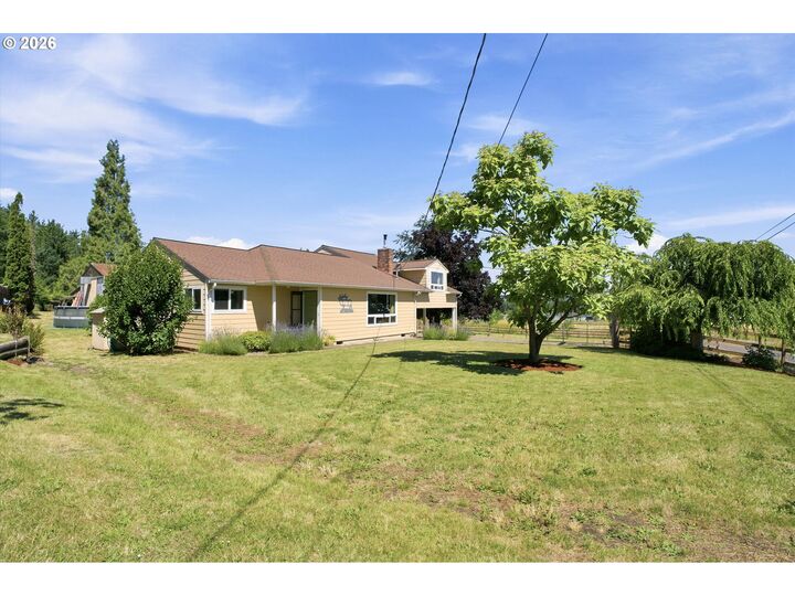 Property Photo: 84124 Hilltop Dr OR 97455