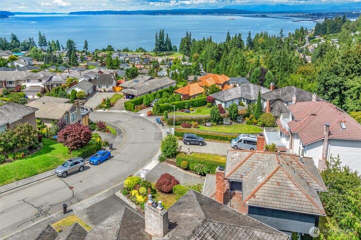 Property Photo: 1623 Edgemoor Lane WA 98203