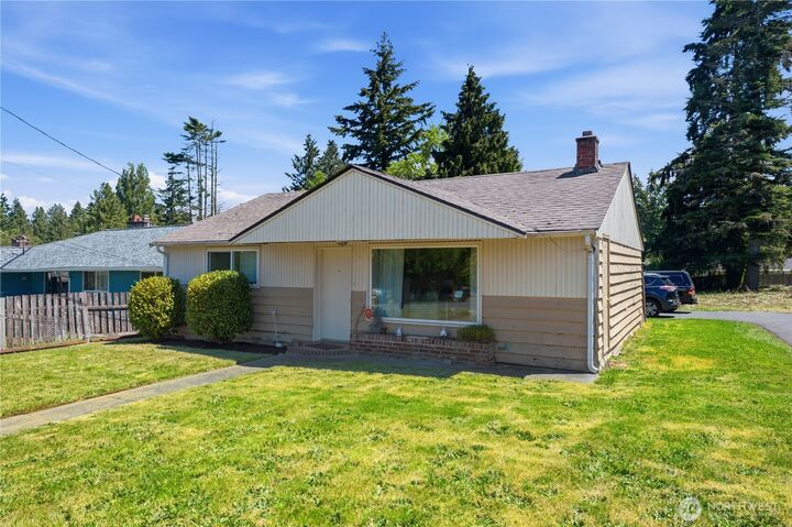 Property Photo:  18824  Midvale Avenue N  WA 98133 