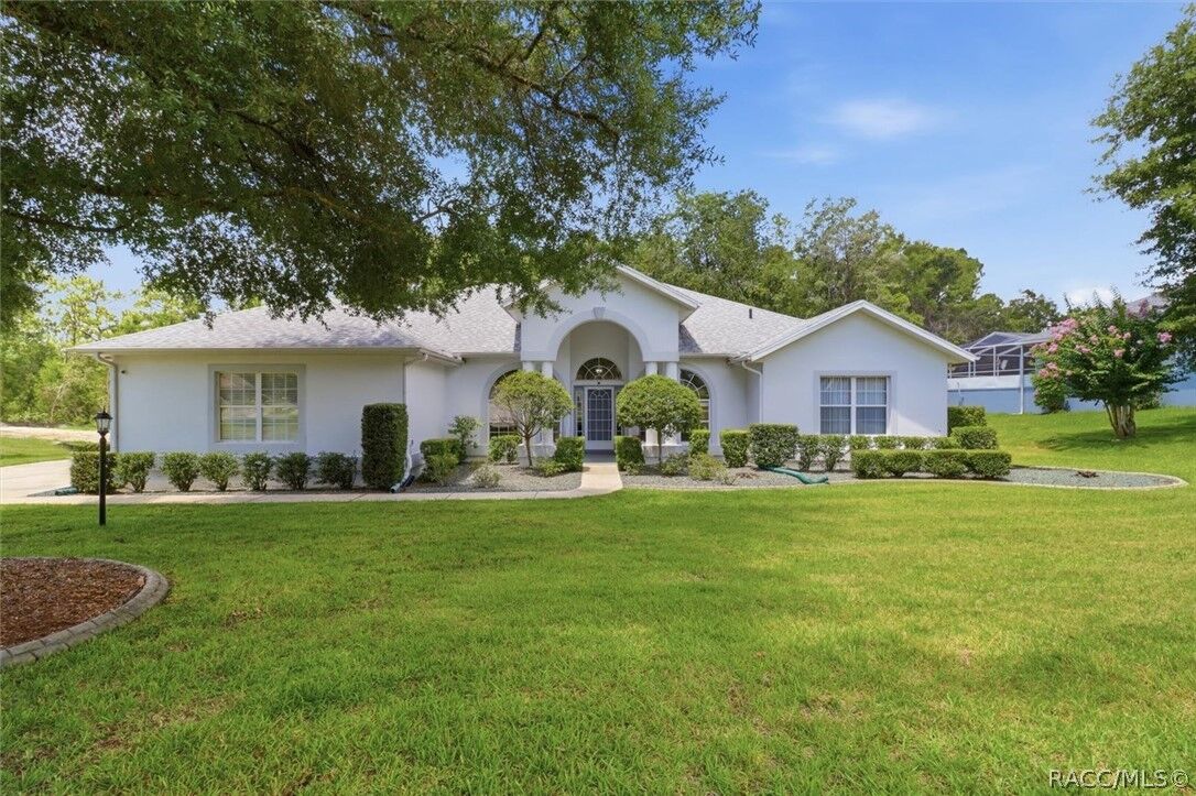 Property Photo: 1886 E Saint James Loop FL 34453