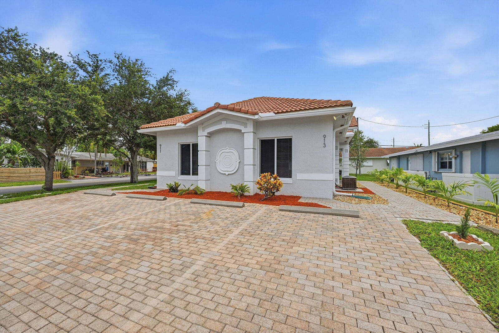 Property Photo: 911 NE 12th Avenue FL 33060