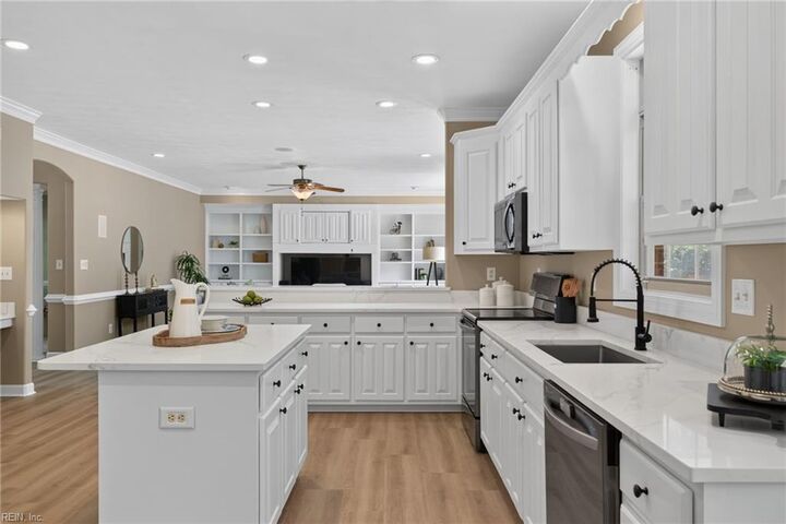 Property Photo: 129 Greengable Way VA 23322