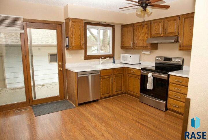 Property Photo:  1918 S Cliff Ave  SD 57105 