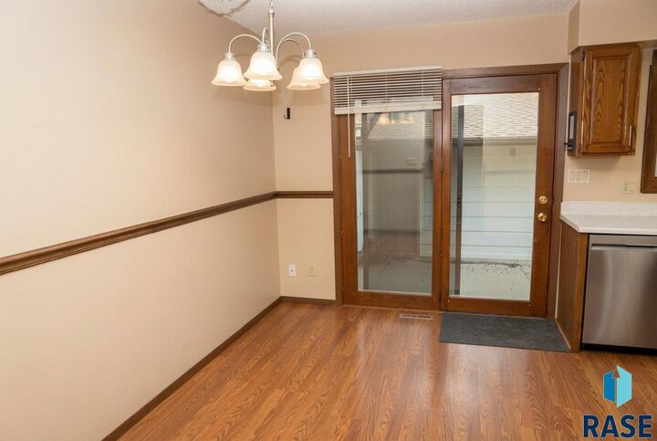 Property Photo: 1918 S Cliff Ave SD 57105