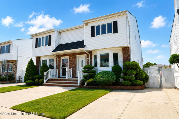 Property Photo:  20 Lyle Court  NY 10306 