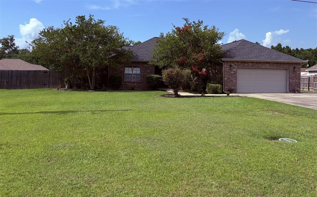 Property Photo:  966 Wineberry  LA 70611 