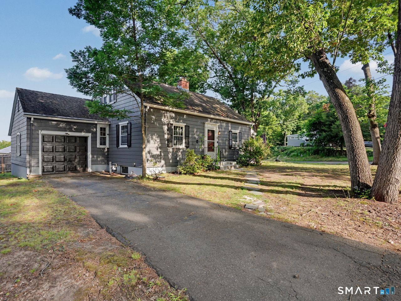 Property Photo: 2 North Forest Circle CT 06516